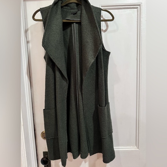 Tahari boucle vest, size medium, dark green - Picture 2 of 4